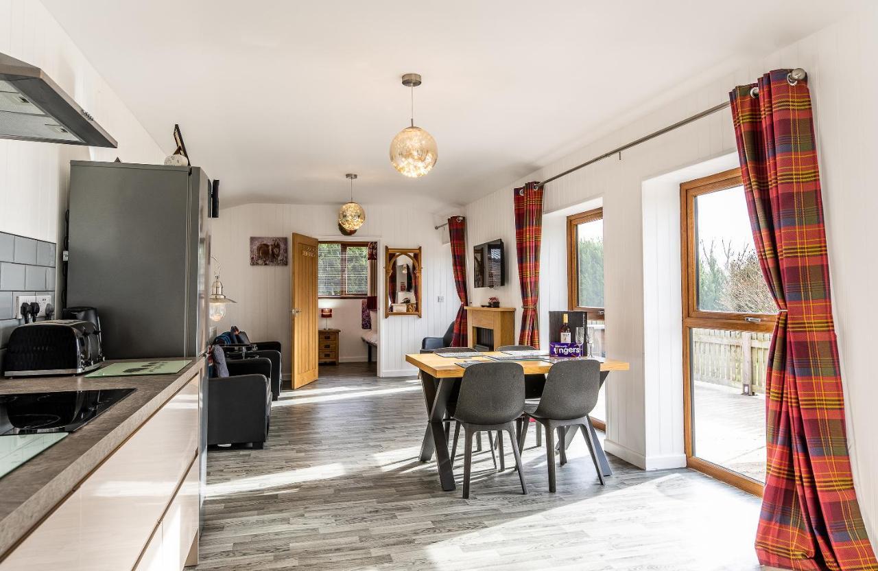 Fairview Farm Holiday Retreat: Luxury Lodges in Nottinghamshire Countryside Exterior photo