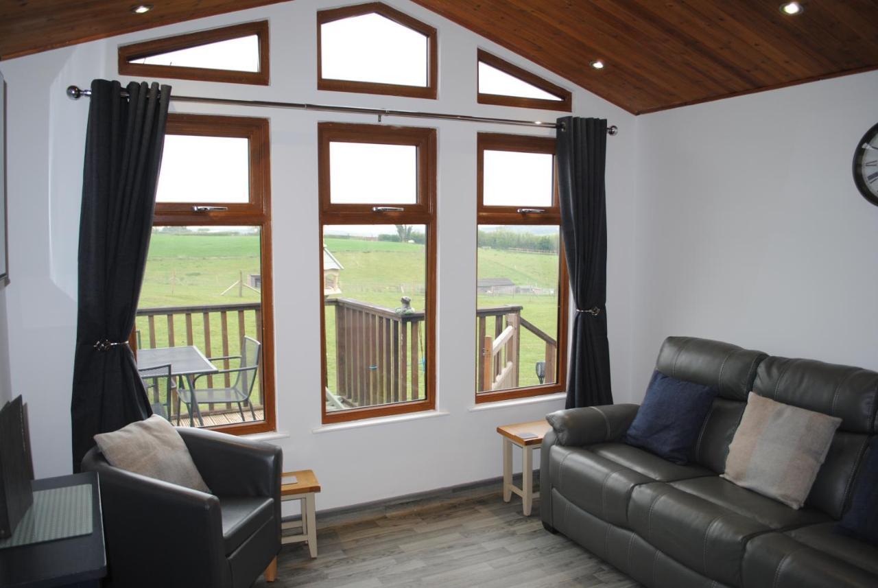 Fairview Farm Holiday Retreat: Luxury Lodges in Nottinghamshire Countryside Exterior photo