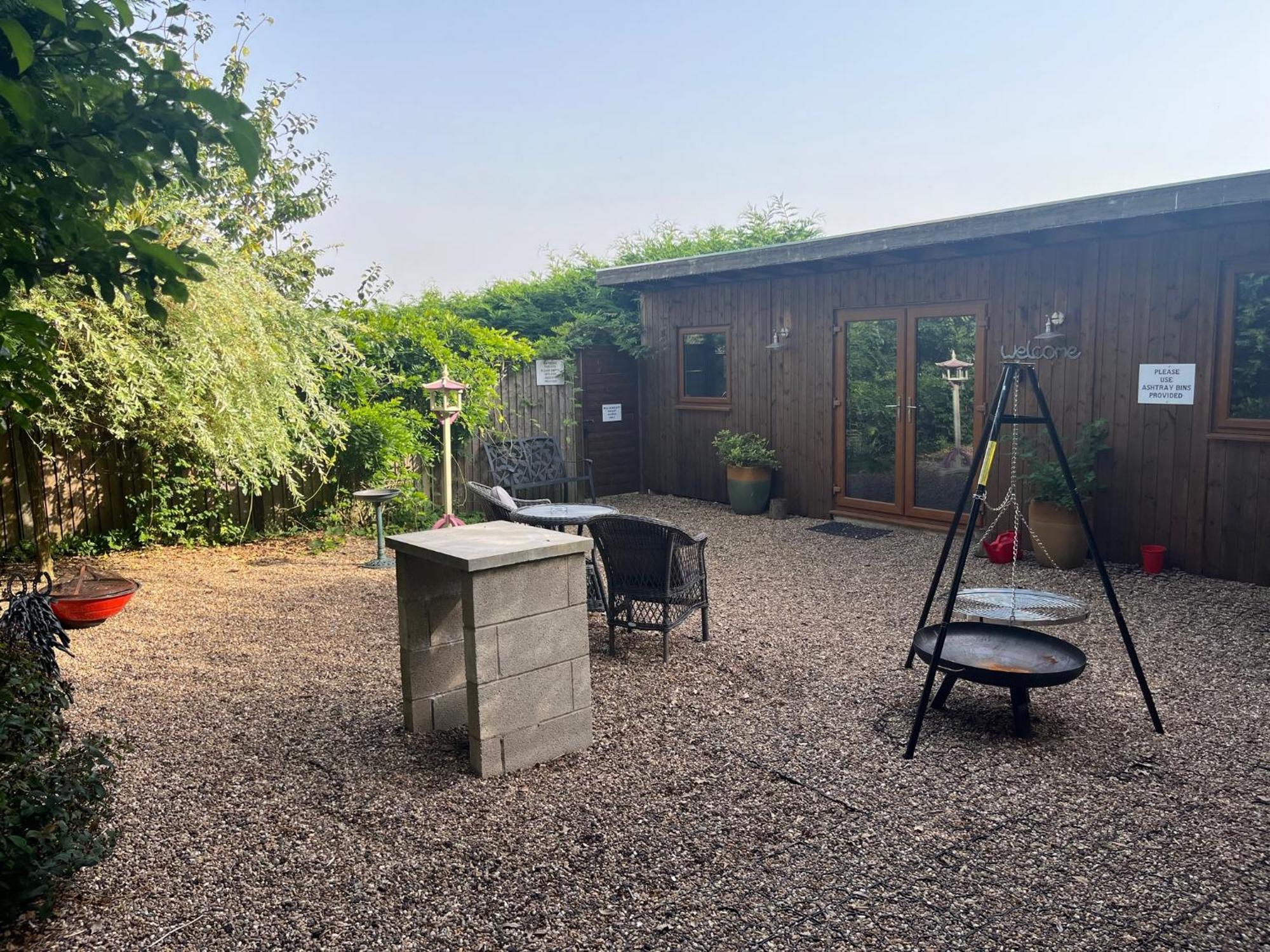 Fairview Farm Holiday Retreat: Luxury Lodges in Nottinghamshire Countryside Exterior photo
